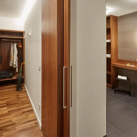 Consulat Des Weins Hotel 4*