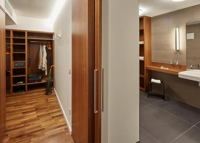 Consulat Des Weins Hotel 4*